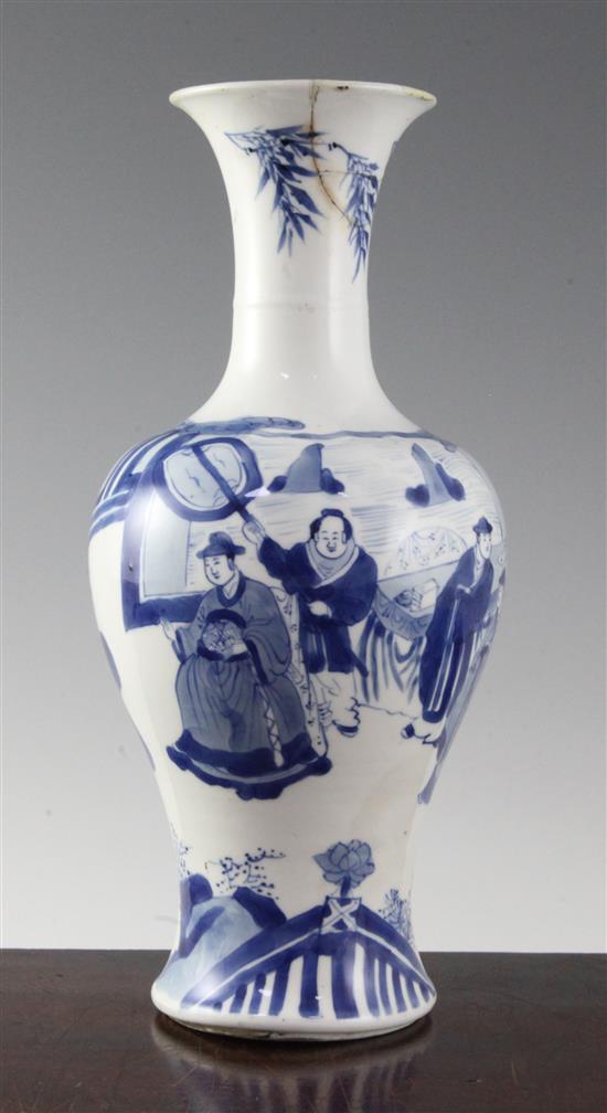 A Chinese blue and white baluster vase, Kangxi period, 26.5cm